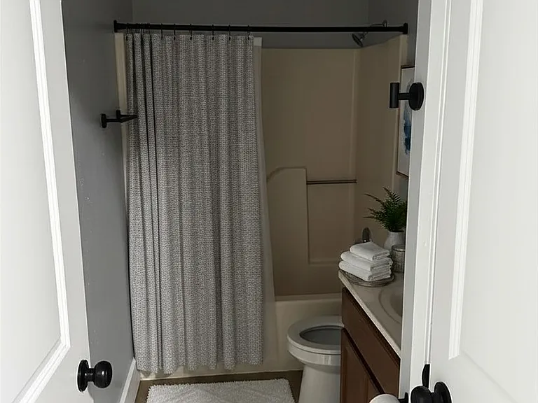 2400 Shady Glen Ct — Photo 10