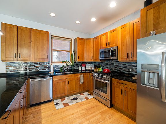 4th image of 1106 N Paulina St #1D