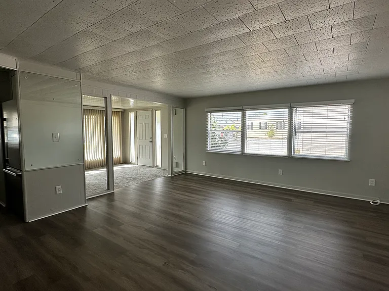 5004 Oakland Hills Ave — Photo 21