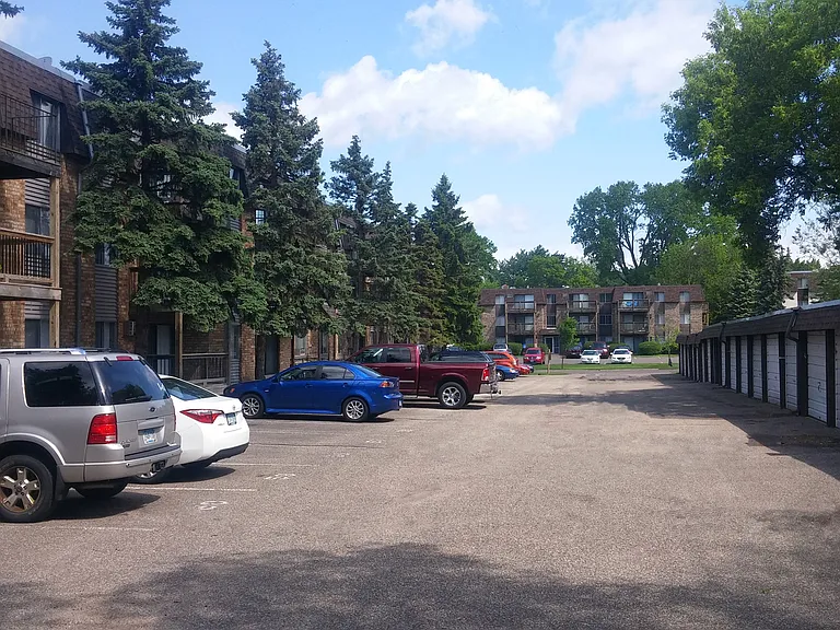Van Dyke Apartments — Photo 20