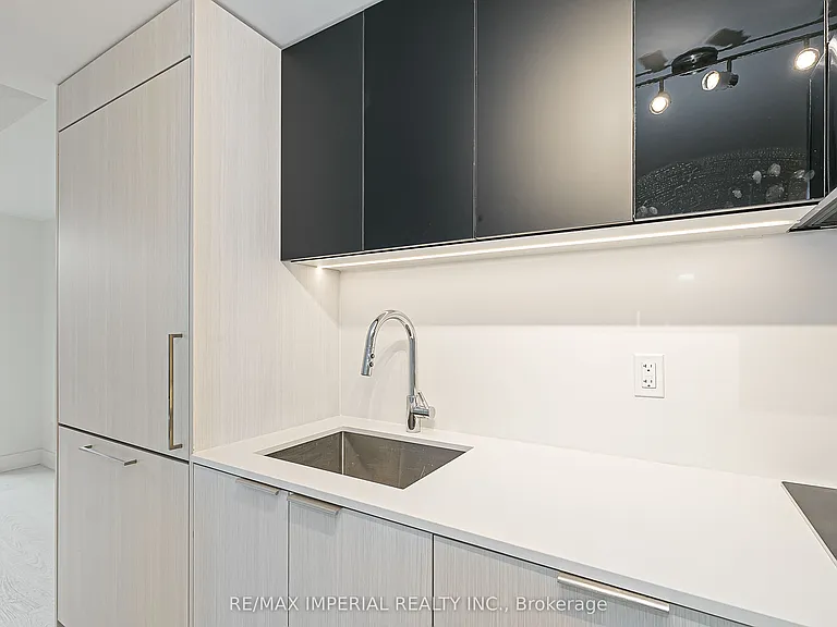 308 Jarvis St #305 — Photo 14