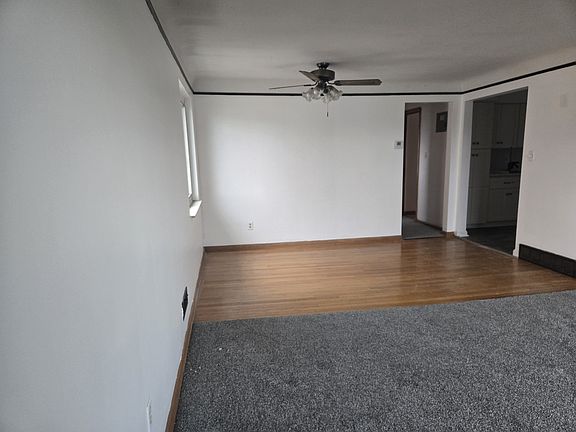 3rd image of 8221 Pelham Dr #1