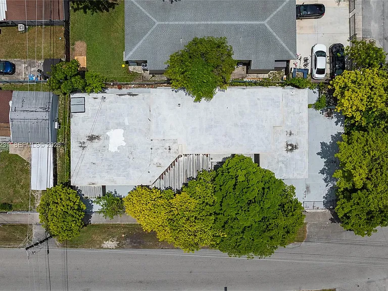 1701 NW 19th Ave — Photo 6