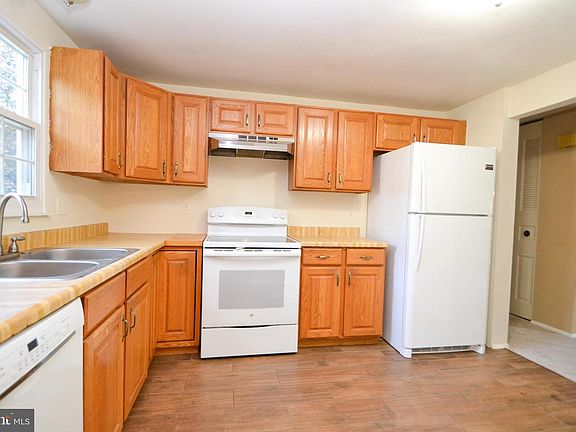 4th image of 11 Jacob Lee Ct