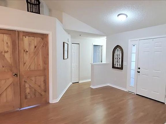 3rd image of 805 Sugarcane Ave