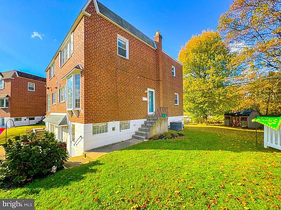 5th image of 1342 Ascot Pl