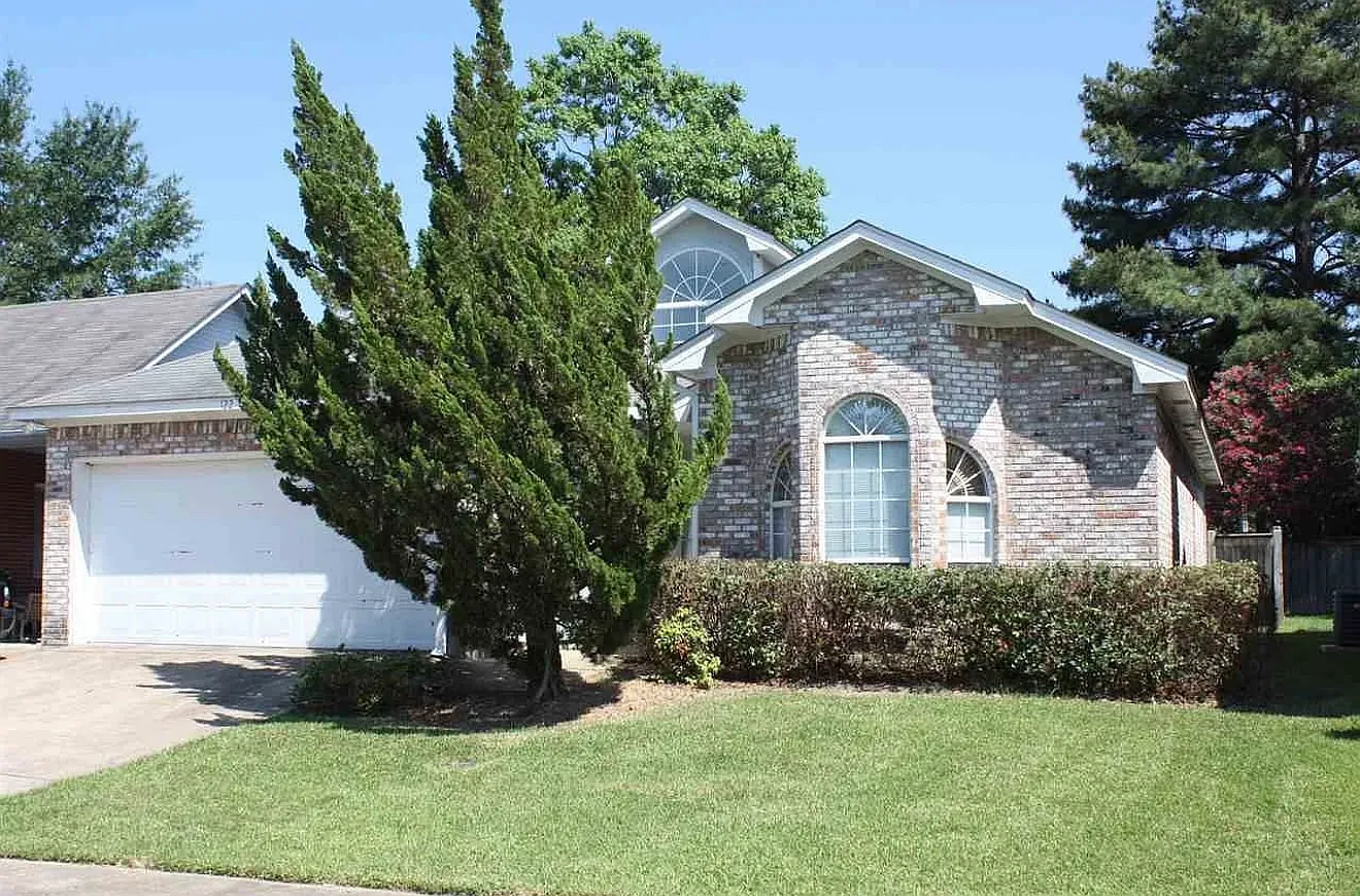3 bed, 1451 sqft, $2,000 — Photo 1