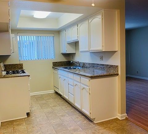 4th image of 515 E Elmwood Ave #202