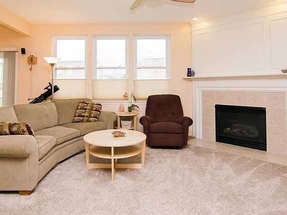3rd image of 9881 High Meadow Dr