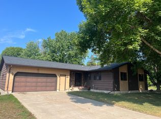 121 Driftwood Dr, Redwood Falls, MN 56283