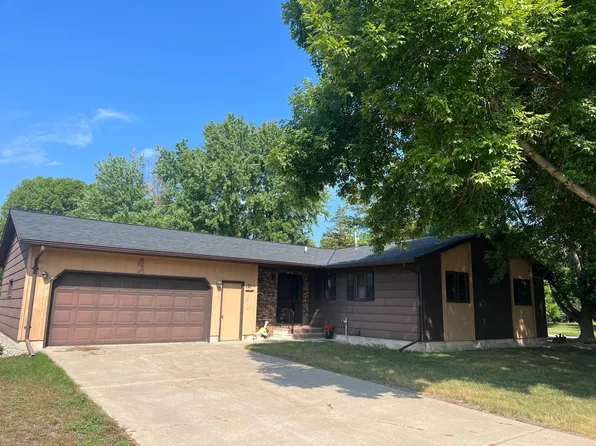 121 Driftwood Dr, Redwood Falls, MN 56283