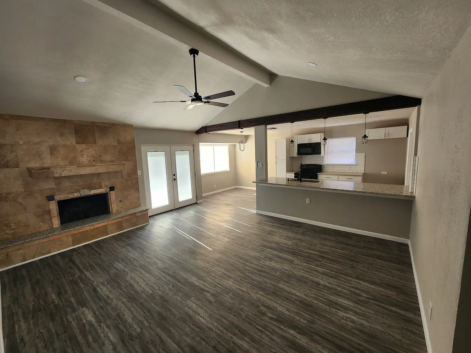 3 bed, 1283 sqft, $1,995 — Photo 1
