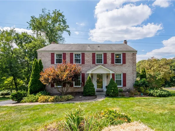 1242 Greystone Dr, Pittsburgh, PA 15241