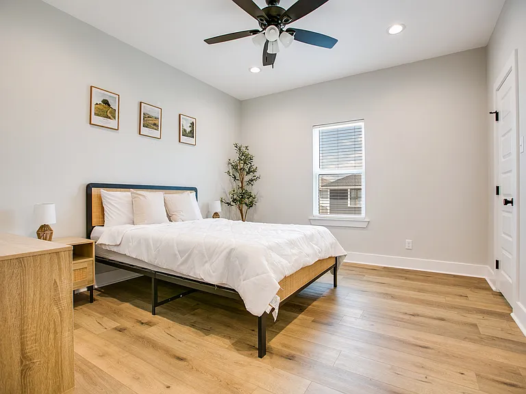 1009 Holiday Dr — Photo 25