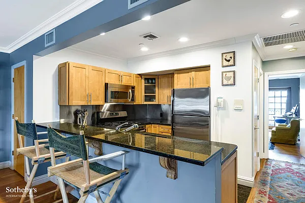 Sold by Sotheby's International Realty | media 2