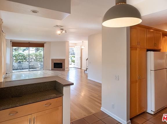 4th image of 2417 34th St Unit 12