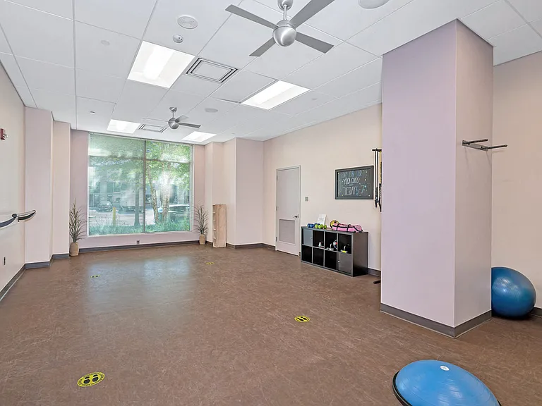 Prosperity Flats Apartments — Photo 22