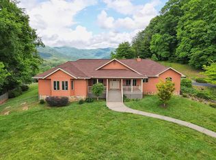 423 Mission Hill Rd, Hayesville, NC 28904