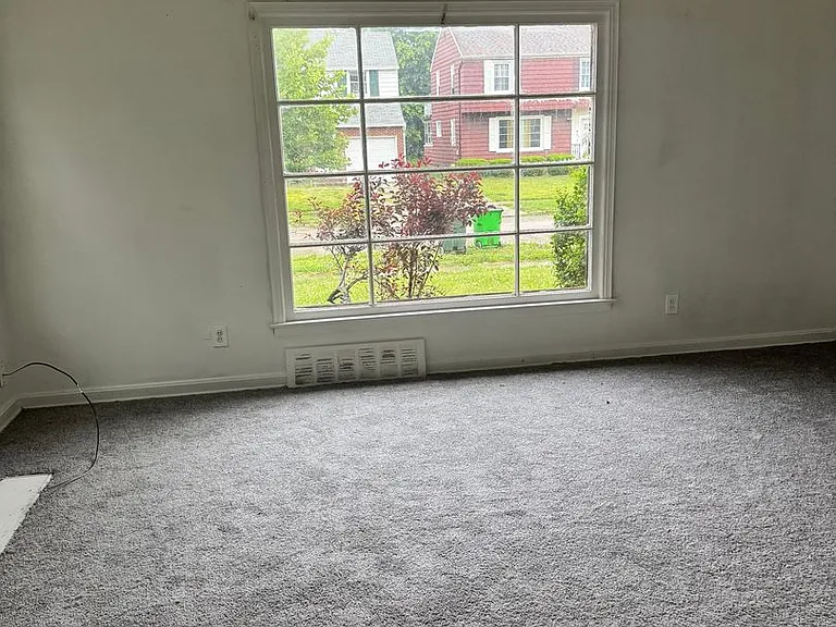21860 Roberts Ave — Photo 10