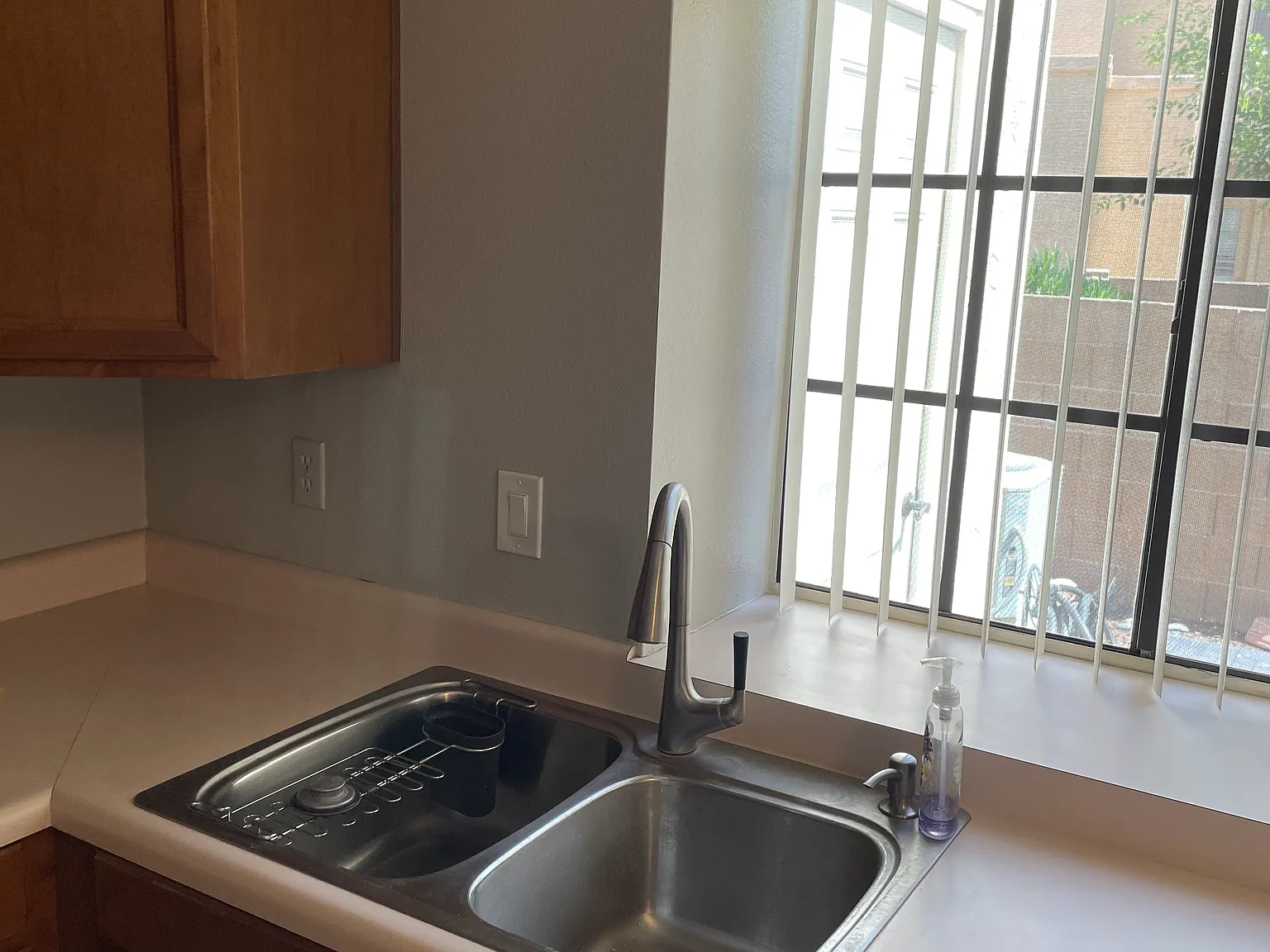2 bed, 2.5 bath, 1046 sqft, $1,750 — Photo 2