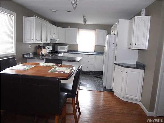 5th image of 1469 Erie Ave