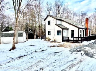 1123 Black Bear Ln, Long Pond, PA