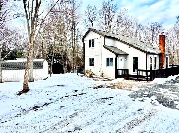 1123 Black Bear Ln, Long Pond, PA 18334