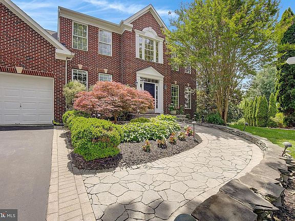 3rd image of 2407 Lawndale Ct