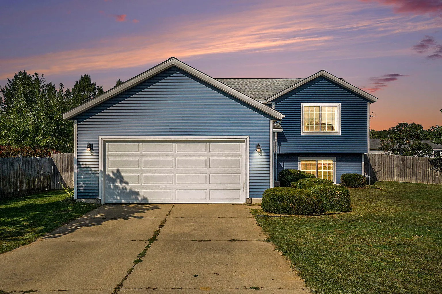 3273 Bluebird Ln photo 1
