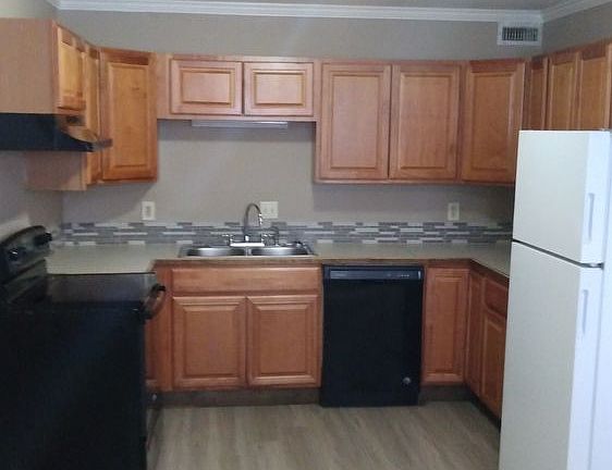 3rd image of 204 10th St APT 30