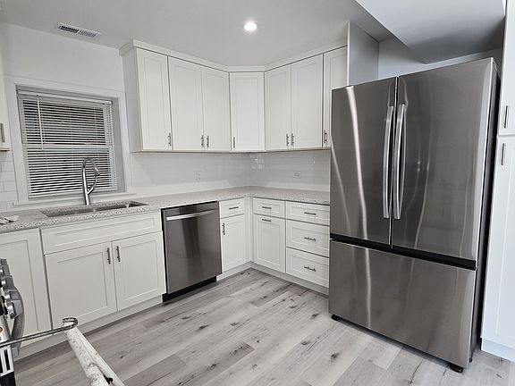 2nd image of 2451 N Ridgeway Ave #G