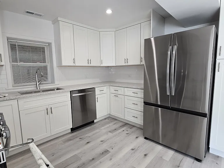 2451 N Ridgeway Ave #G — Photo 2