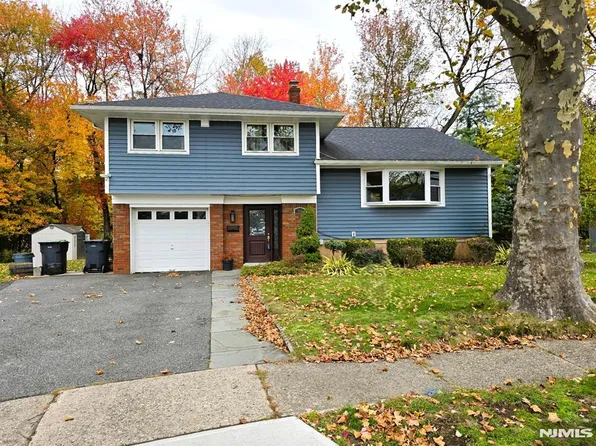 56 Sergent Ct, Bergenfield, NJ 07621