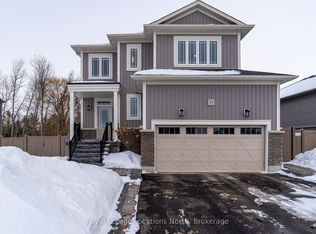 31 Emerald St, Wasaga Beach, ON L9Z 0K8