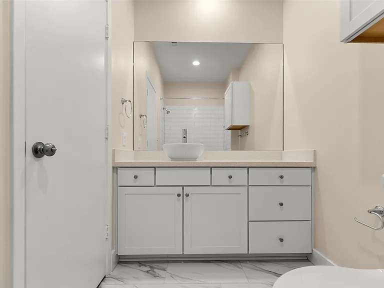 903 Roy St — Photo 29