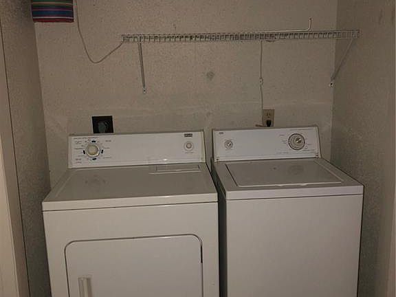 5th image of 1504 Oakdale Cir APT A