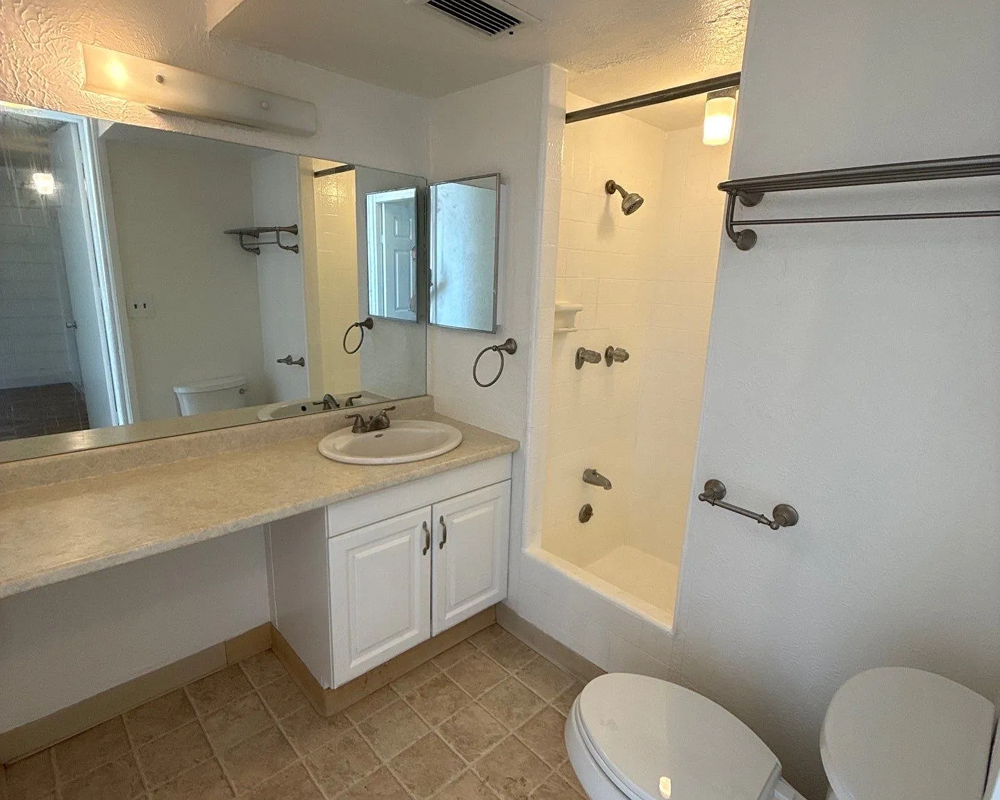2 bed, 736 sqft, $2,183 — Photo 4