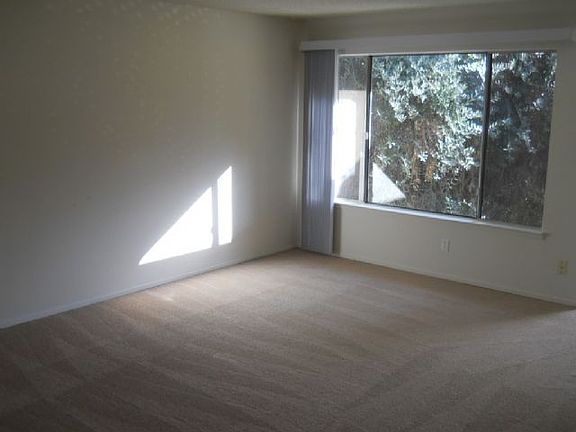4th image of 303 Starr Ave APT 15