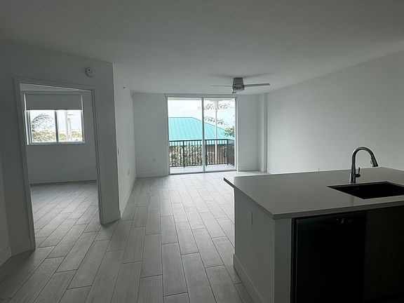 2nd image of 602 E Dania Bch #610