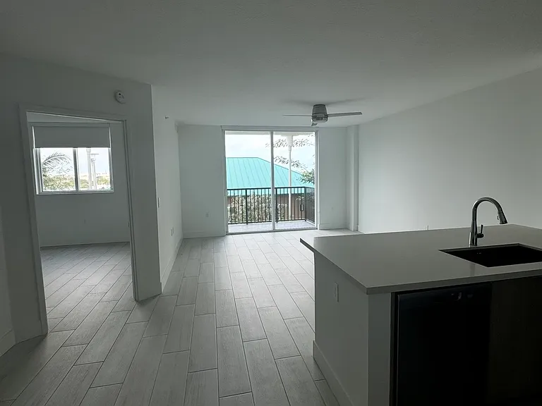 602 E Dania Bch #610 — Photo 2