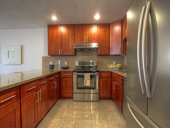 3rd image of 855 La Playa St APT 260