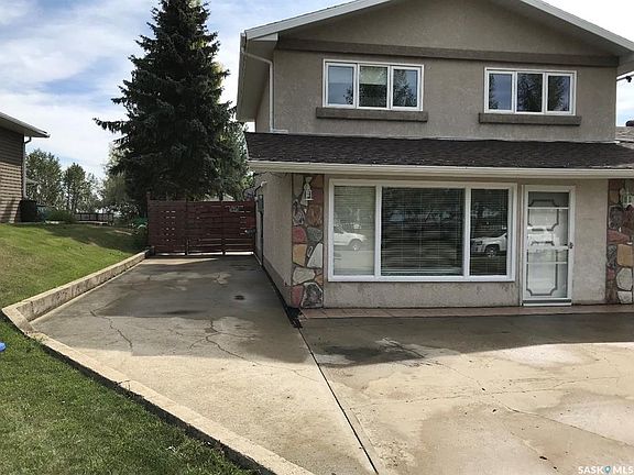3rd image of 484 Stewart STREET