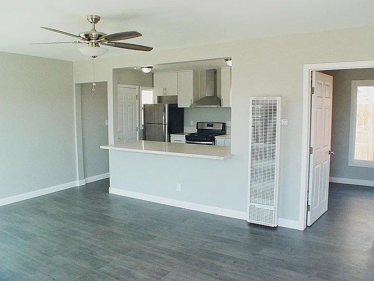 271 Cedar Ave — Photo 2
