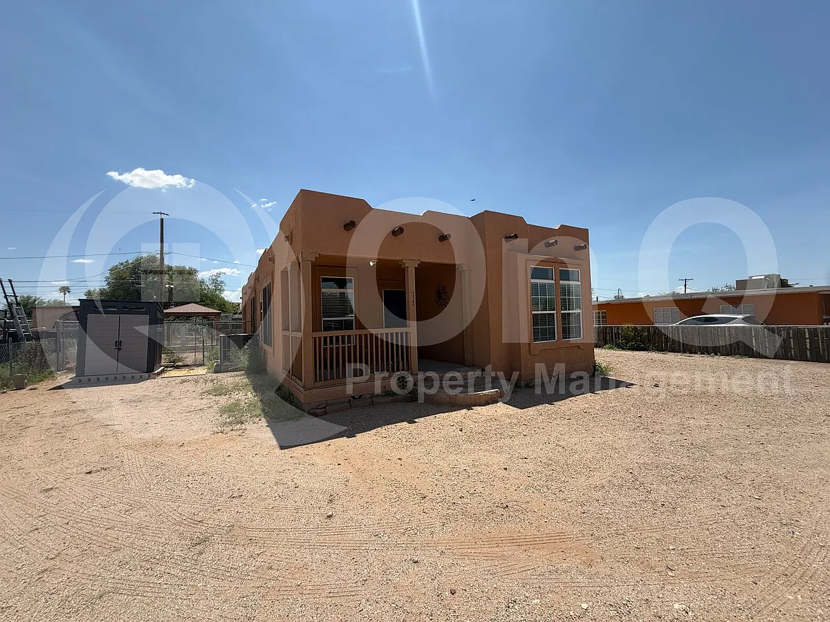 3 bed, 2.0 bath, 1792 sqft, $1,800 — Photo 1