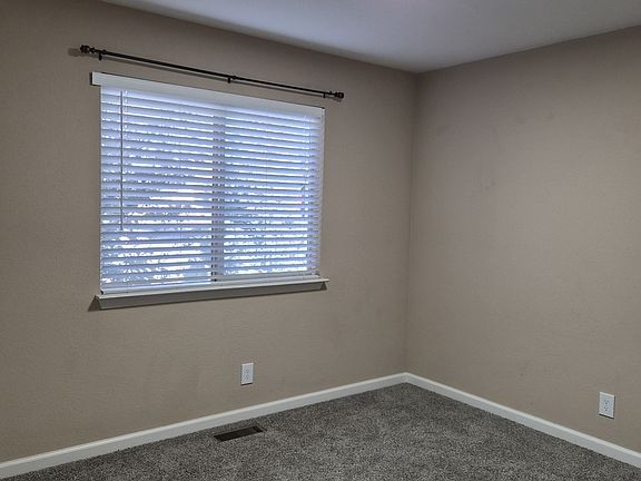 5th image of 923 Ranchview Cir