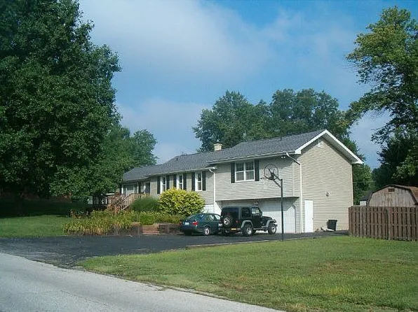 417 N 37th St, Belleville, IL 62226