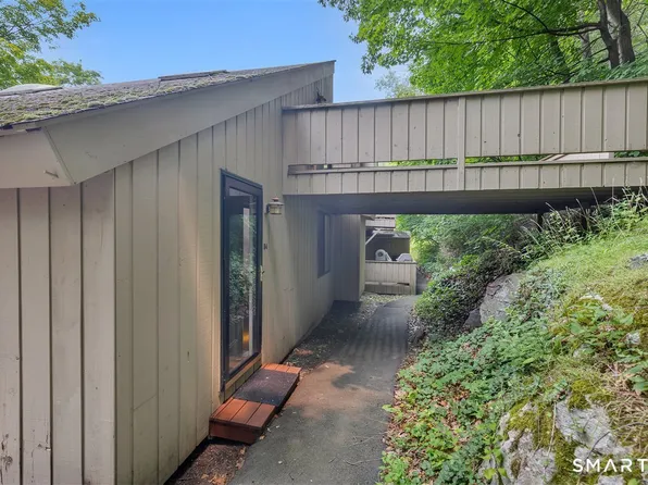 94 Mohawk Trail #94, Guilford, CT 06437