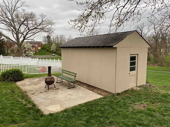 4th image of 516 Rosary Dr