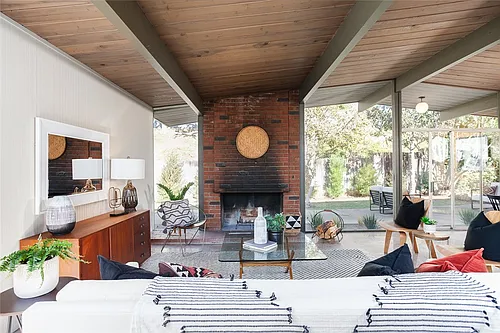 1131 N Encanto St Photo 1