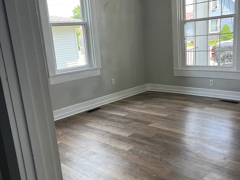 141 S Main St — Photo 3